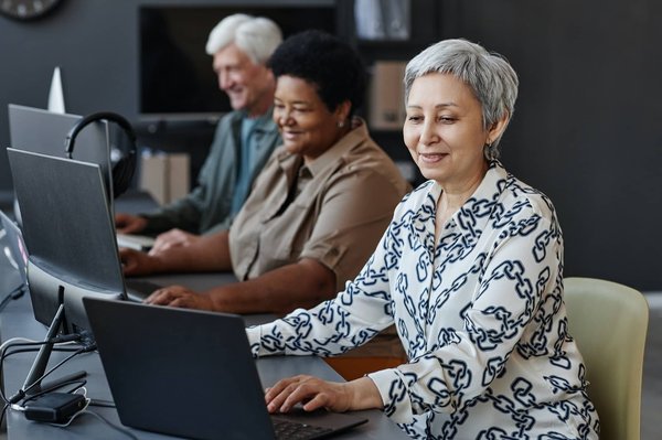 Fitness et bien-être : Programmes adaptés aux seniors actifs